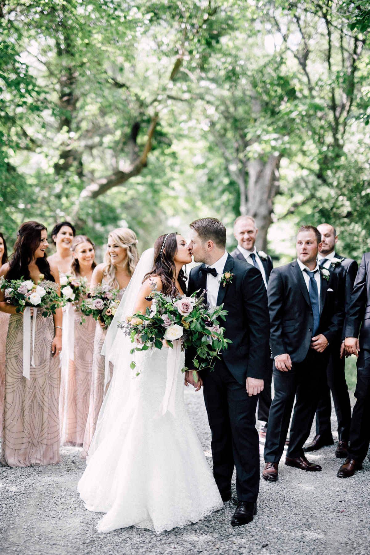 Niagara on the Lake wedding - https://ruffledblog.com/chic-niagara-on-the-lake-vineyard-wedding photo Simply Lace